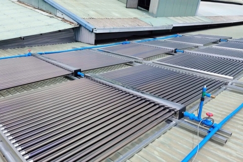 Hệ thống nước nóng năng lượng mặt trời nhà máy dệt — Dự án Trúc Hào