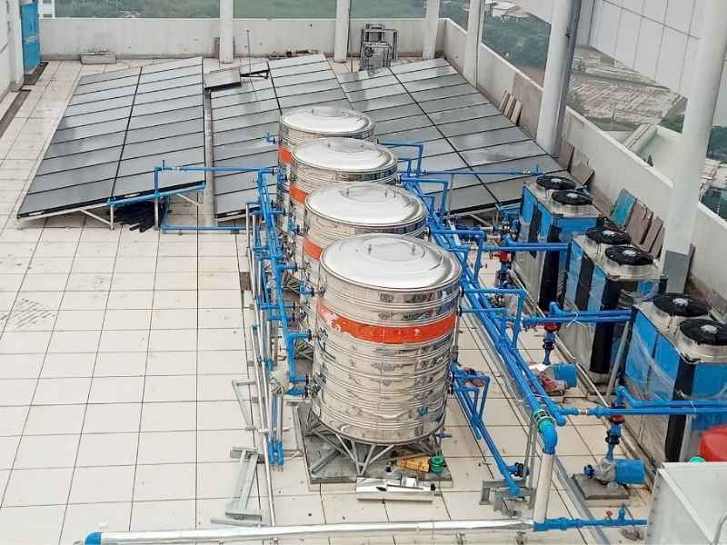 Hệ thống nước nóng trung tâm sử dụng tấm thu nhiệt & kết hợp bơm nhiệt