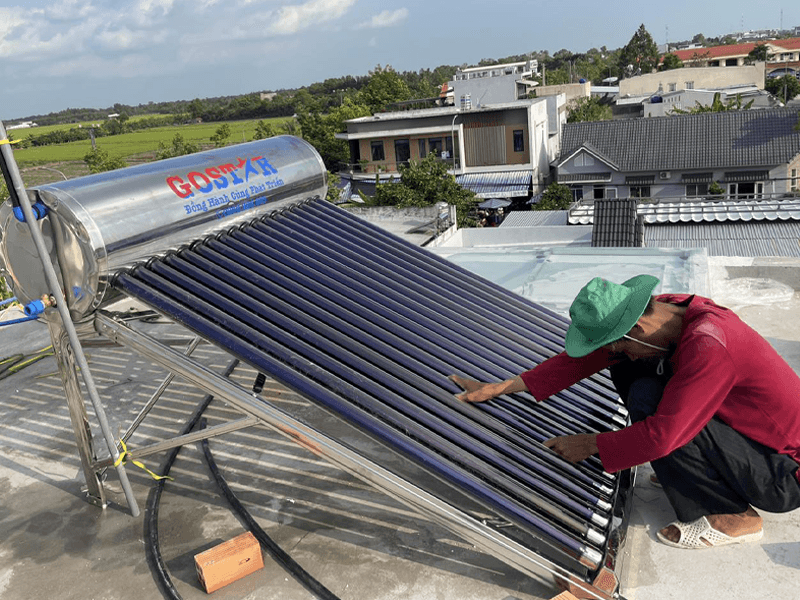 Máy nước nóng năng lượng mặt trời gostar 180L