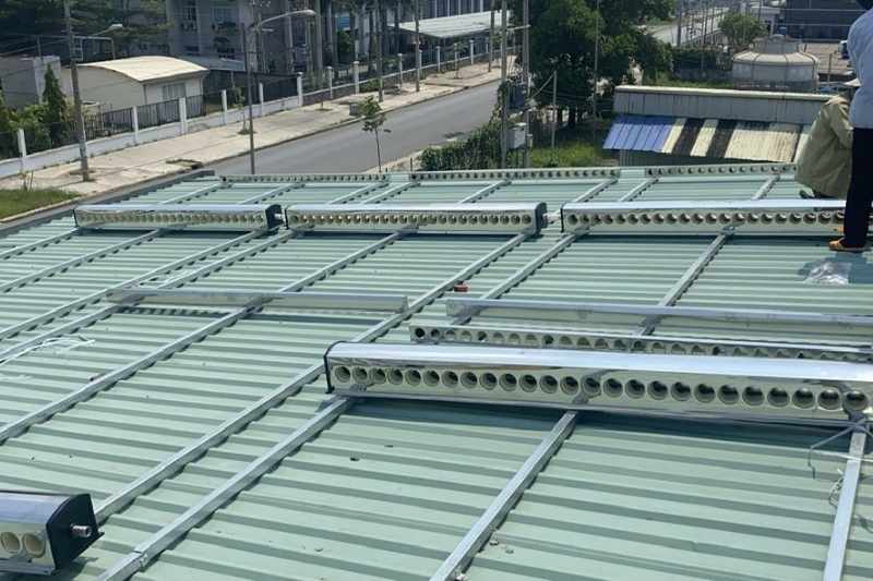 Thi công dàn thu nhiệt nước nóng dạng ống