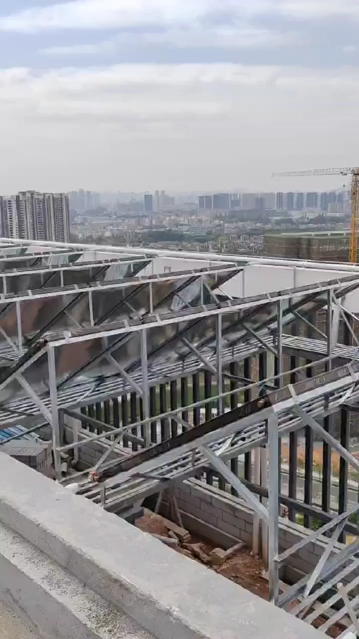 Đường ống kết nối bộ thu của hệ thống nước nóng cho bếp ăn tập thể