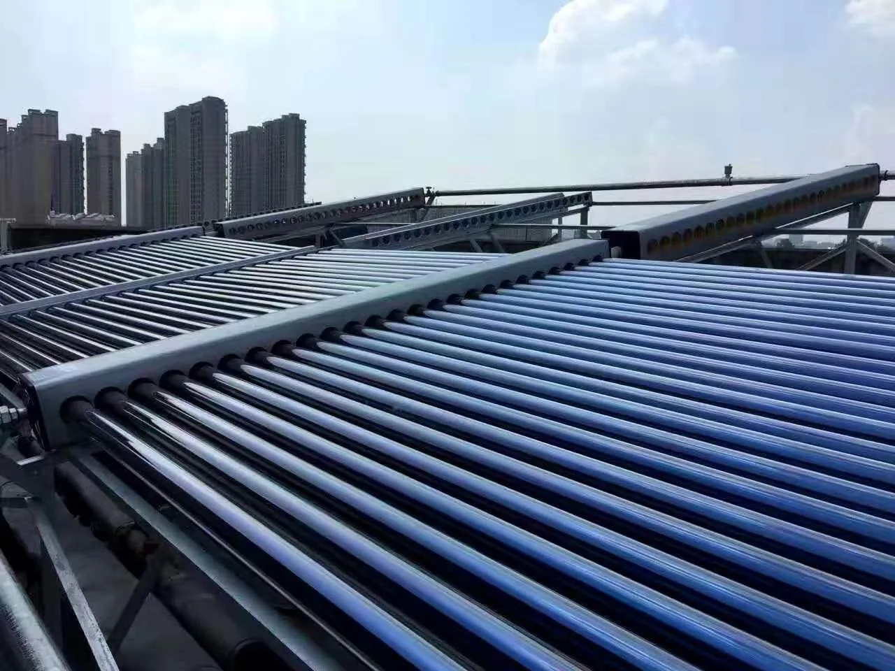 Cụm bộ thu nhiệt trong giải pháp nước nóng công nghiệp cho xưởng dệt nhuộm
