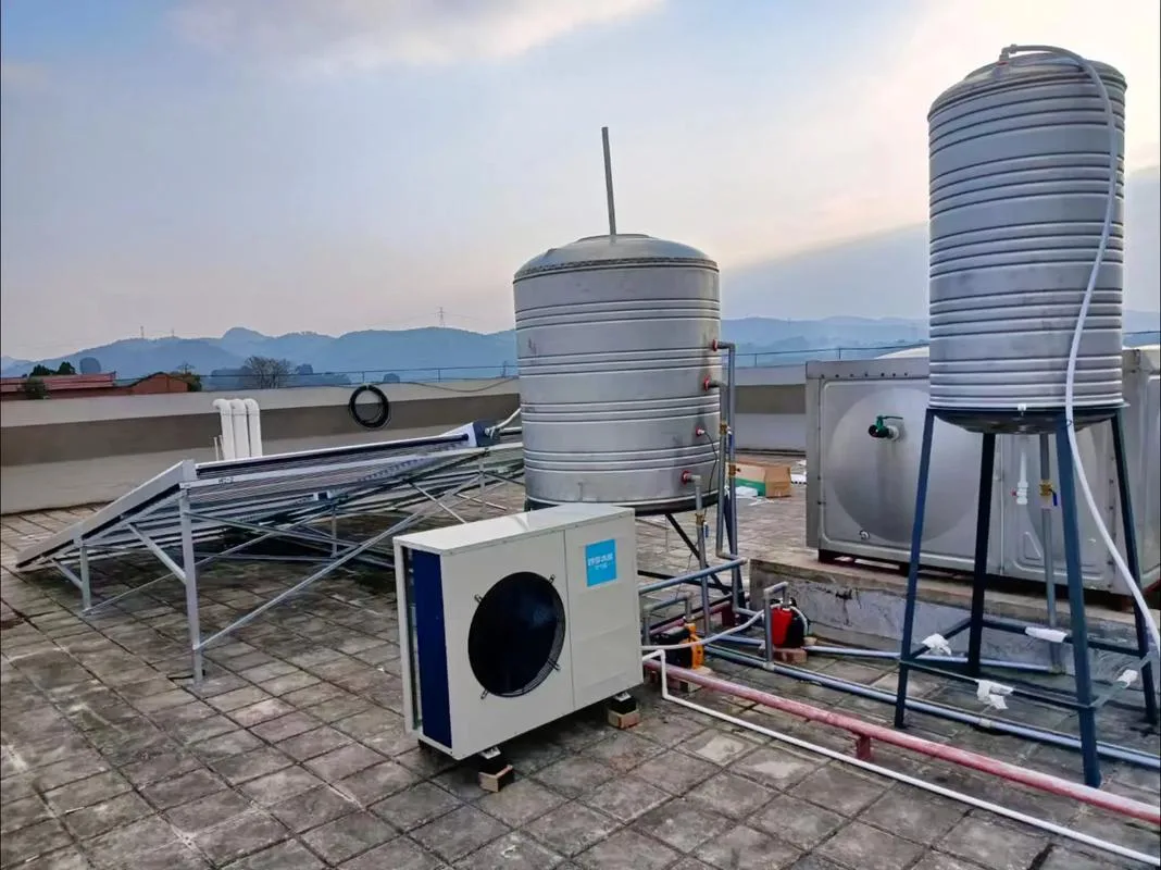 Cụm bộ thu nhiệt trong giải pháp nước nóng công nghiệp cho nhà máy đồ uống giờ cao điểm